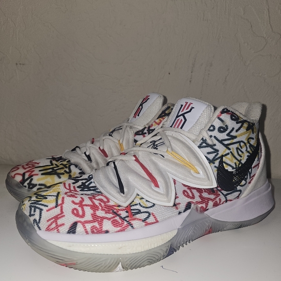 Kyrie 5 "Keep Sue Fresh" Colorway Size 9 men's/Size 10.5 women's - Picture 3 of 9